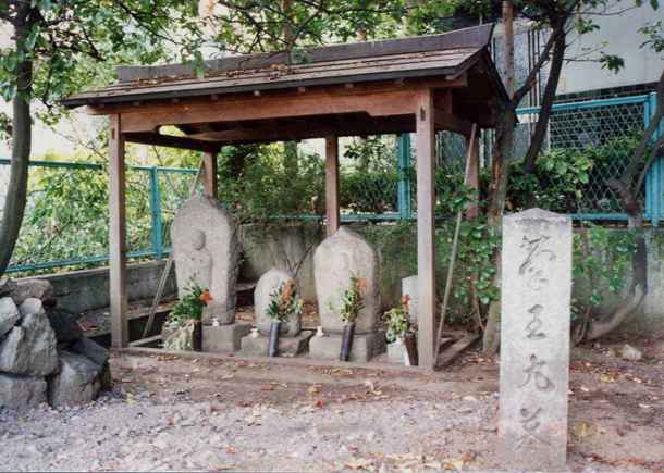 菊王丸墓