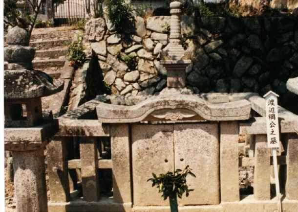 渡辺綱の墓小童寺