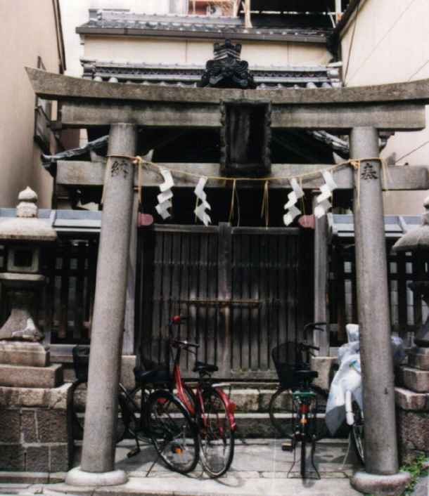 紅梅殿神社