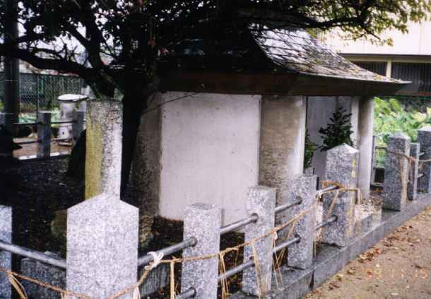 隈麿の墓