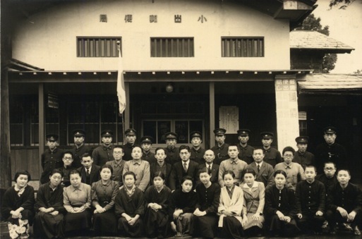 �V�������o�X�֋ǑO�ɂā@�i���a�P�U�j�@�O��E���R�l�ڂ���