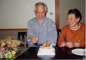 �ԑ��ƃP�[�L�̑O�Ł@�i���P�Q.�S�j