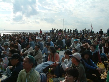 �R�y���̉��t�ɒ�������ϋq�@�i����18.10�j